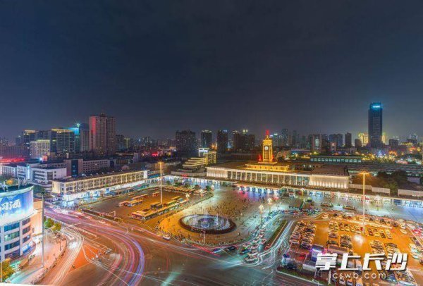 纵横配资 芙蓉区双节文旅势头足！白果园国金中心领跑，老街新景酿出地道长沙味